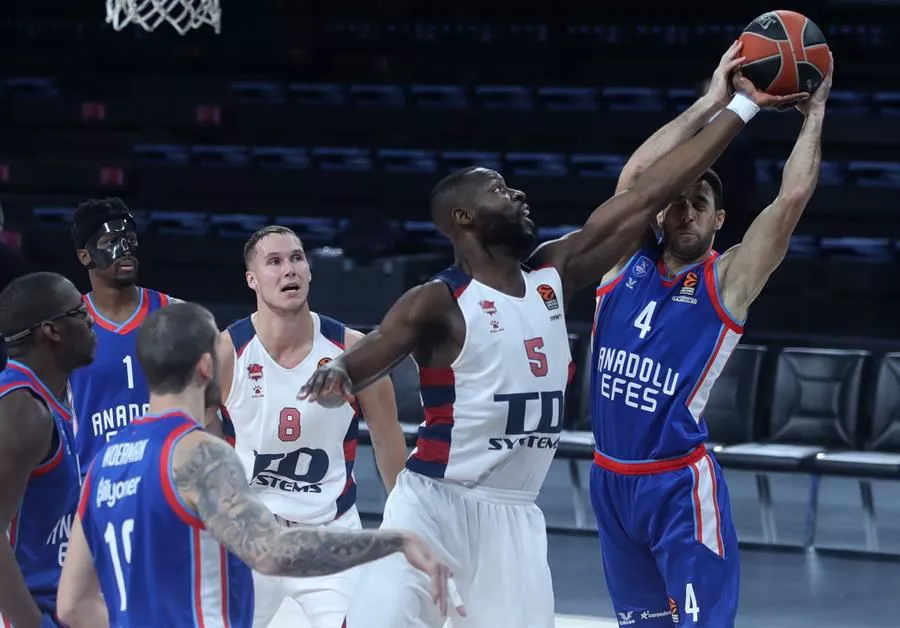 Anadolu Efes - TD Systems Baskonia