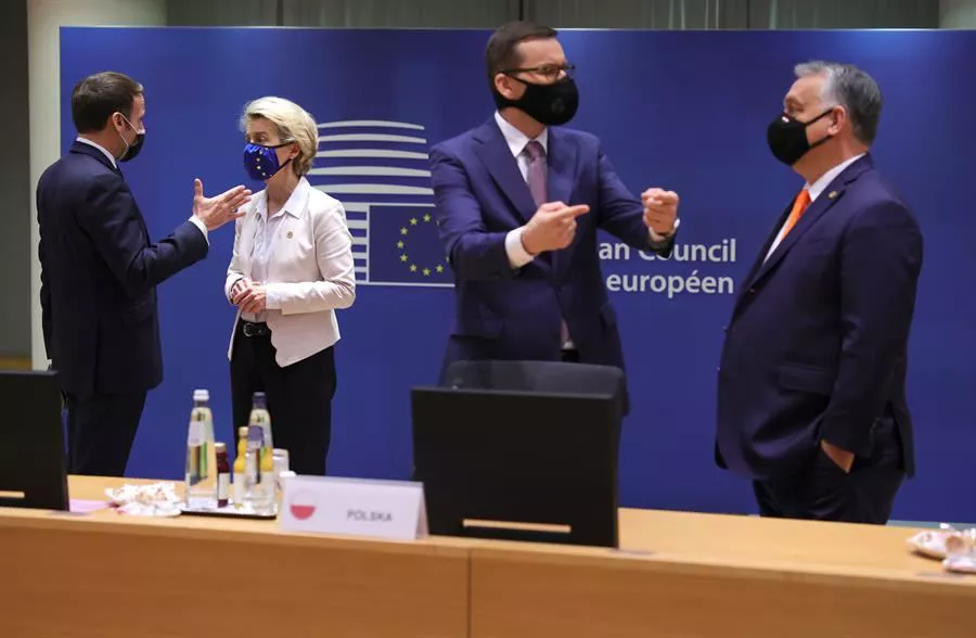 Macron y Von der Leyen durante una cumbre europea