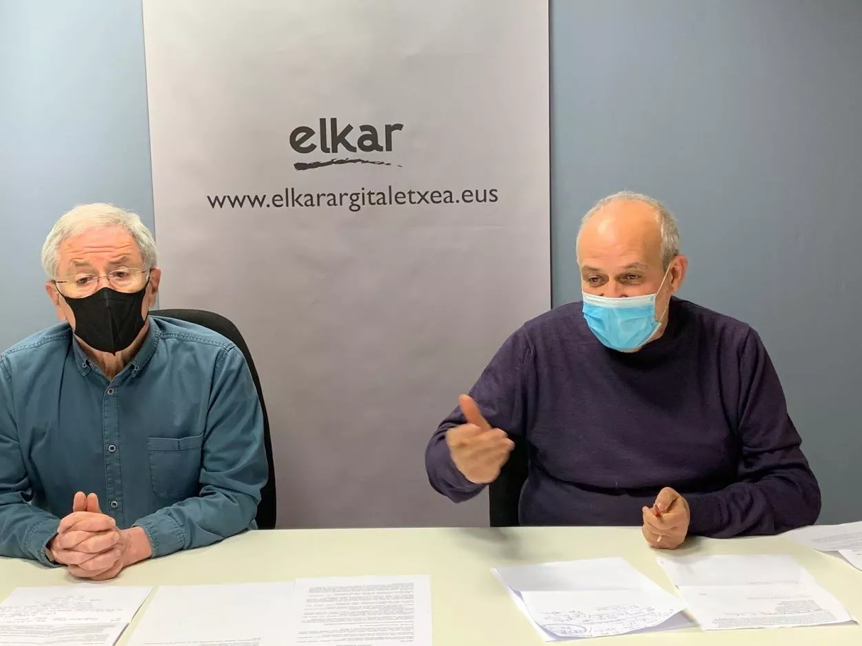 Joxemari Sors (Elkar Fundazioa) y Pantxoa Etchegoin (Euskal Kultur Erakundea)