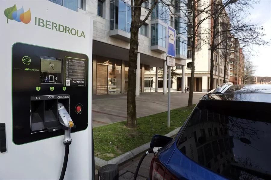 Imagen de archivo de un coche eléctrico. Foto: EFE