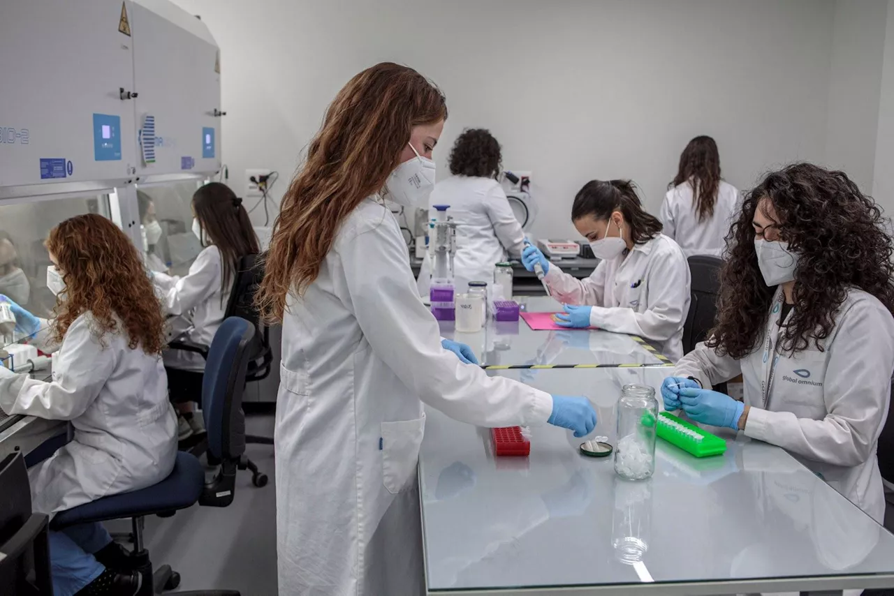 LABORATORIO LABORATEGI ZIENTZIA EMAKUMEA MUJERES COVID 19 KORONABIRUSA EFE