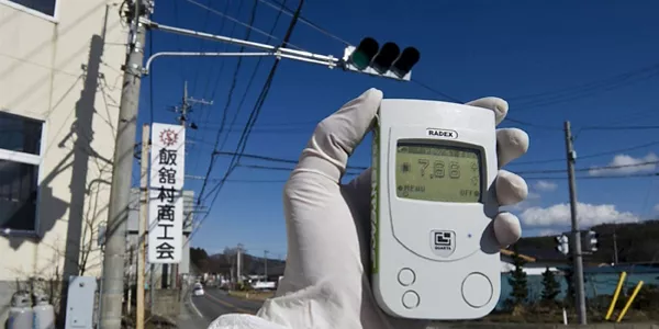 Medidor de radiación que marca 7,66 msv. Foto: EFE