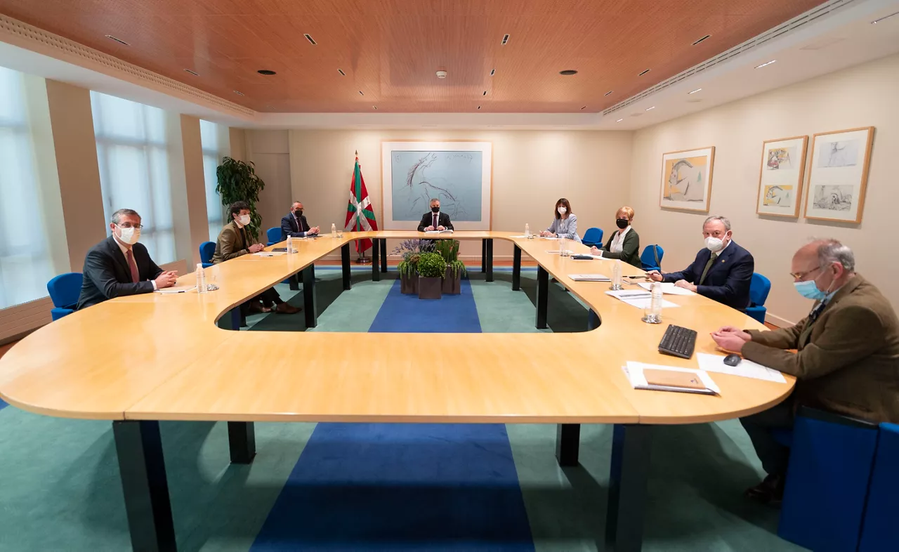 Reunión entre el Gobierno Vasco y las diputaciones.