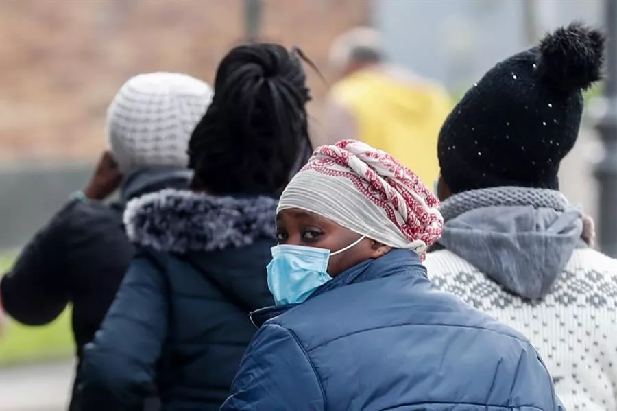 Migratzaileak, Irunen. Argazkia: Efe