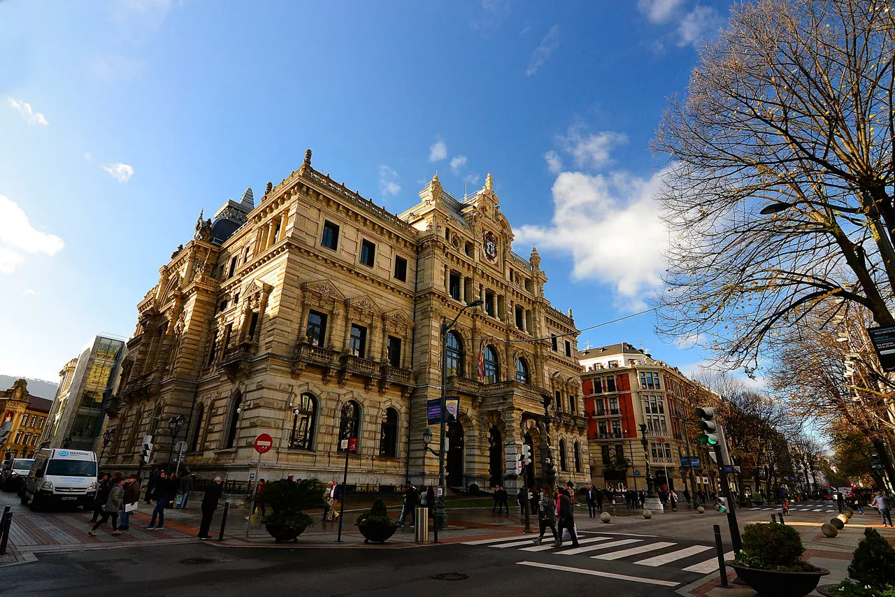 Bizkaiko Foru Aldundiaren jauregia Palacio de la Diputación Foral de Bizkaia