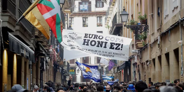 Ambiente en las calles de Donostia. EFE