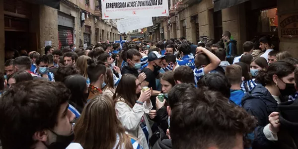 Ambiente en las calles de Donostia. EFE