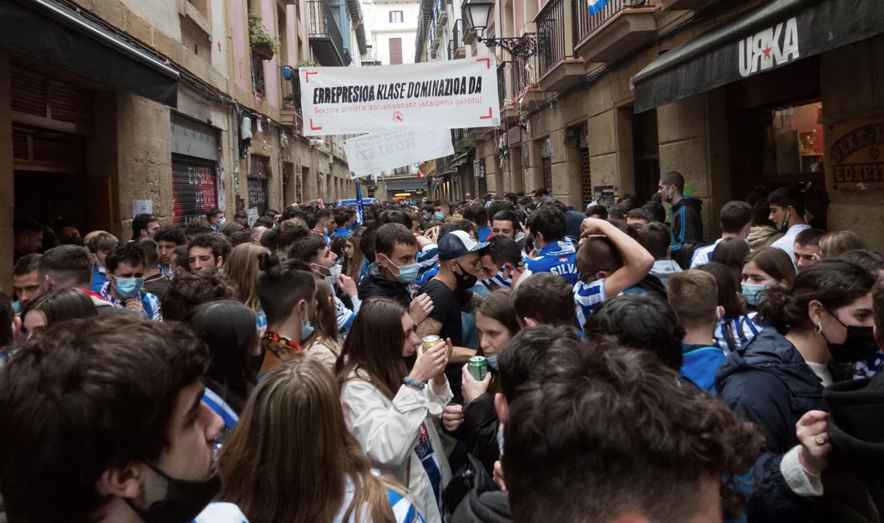 Ambiente en las calles de Donostia. EFE