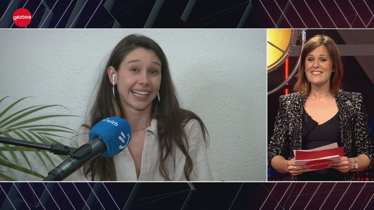Ainhoa Arroitajauregi, pozik, irabazlea zela jakitean. EITBren bideo batetik ateratako irudia