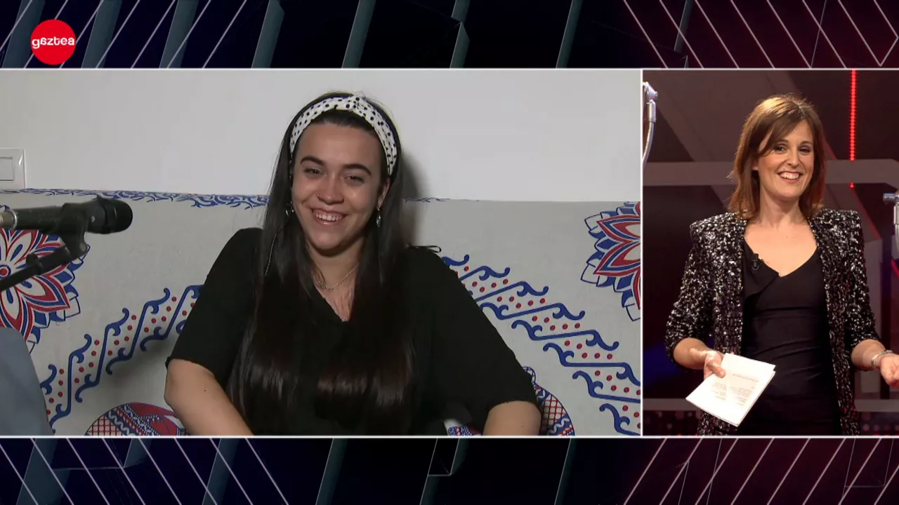 Maria Izaga, Gaztea Coverren entzulearen sariaren irabazlea. EITBren bideo batetik ateratako irudia