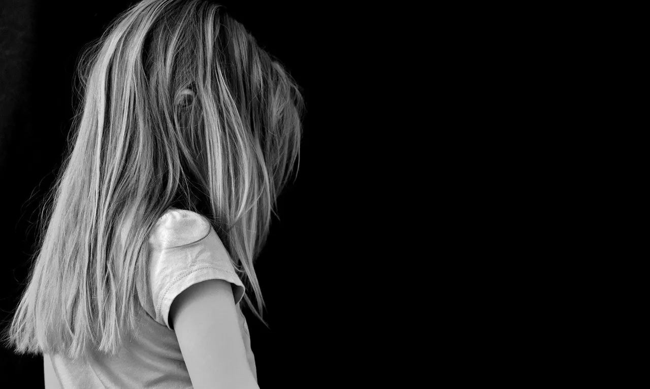 El estrés y las experiencias adversas durante la infancia pueden modificar el cerebro