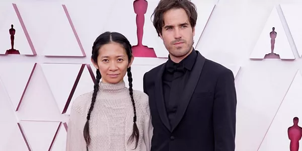 Chloé Zhao y Joshua James Richards (EFE)