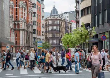 Bilbao País Vasco Euskadi 14-09-2013 Paso de peatones de El Corte Inglés, Gran Vía y Mazarredo © FOTOGRAFO: MITXI