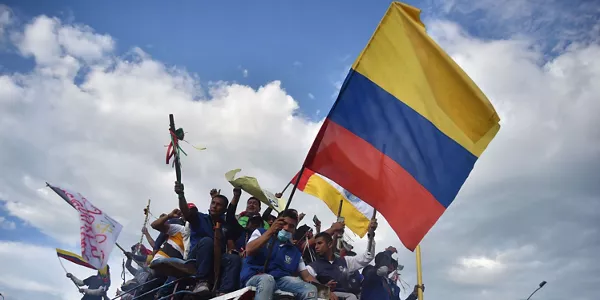Un grupo de manifestantes en Cali. Foto: EFE