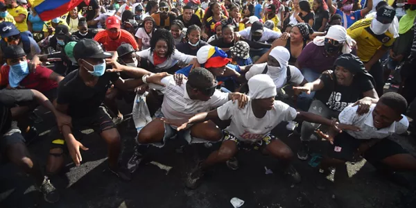 Manifestantes en Colombia. Foto: EFE.