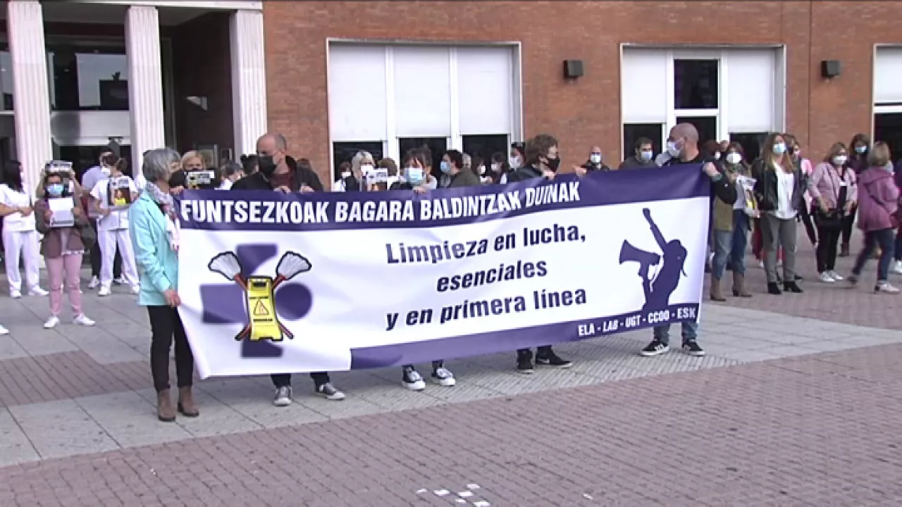Osakidetzako garbiltzaileen protesta bateko irudia