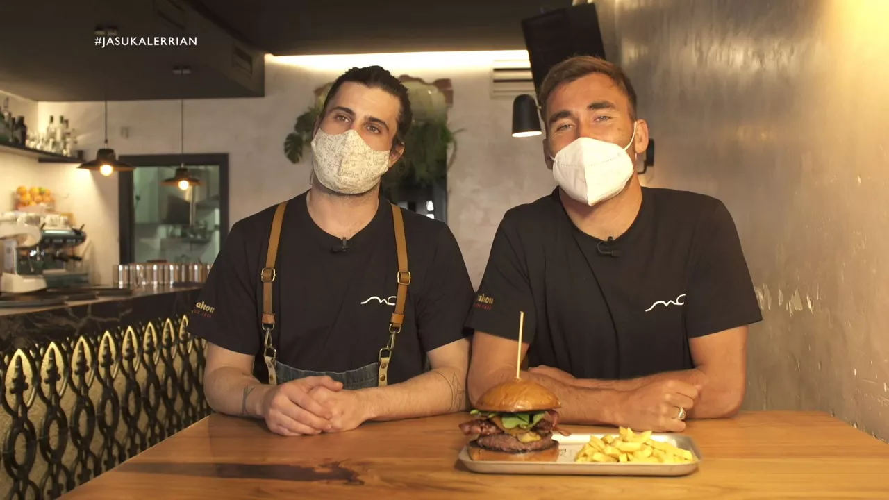Aritz Egozcue eta Aritz Aranburu. EITBren bideo batetik ateratako irudia