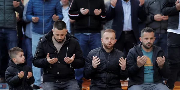Ramadán en Kosovo. Foto: EFE.