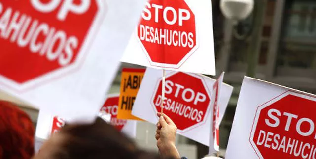 Carteles de Stop Desahucios. Foto: Gipuzkoa Gaur
