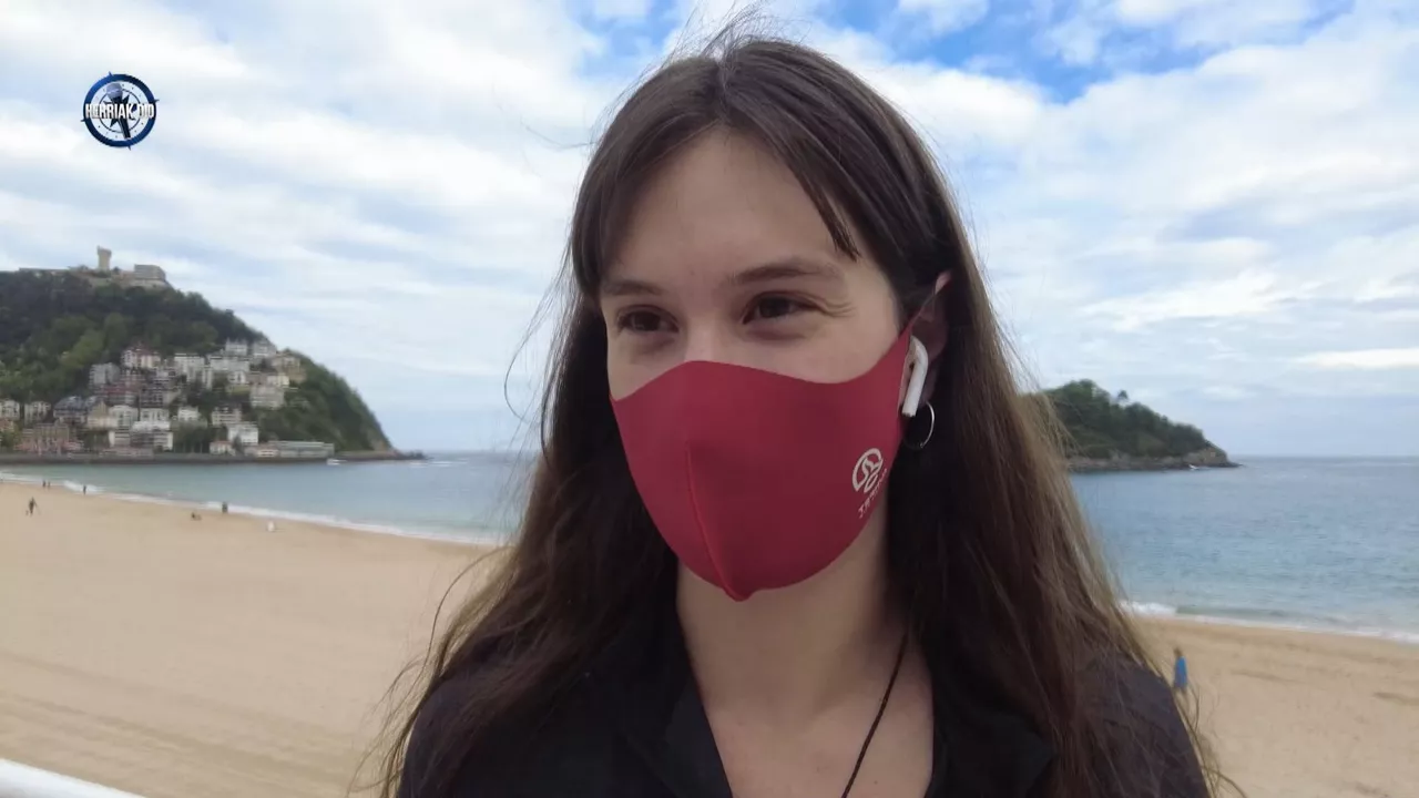 "El Conquis" saioaren jarraitzaile bat. EITB Mediaren bideo batetik ateratako irudia
