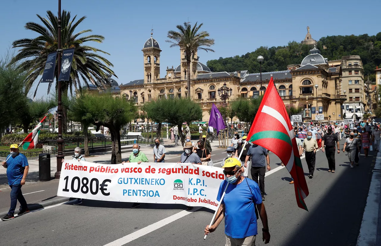 Manifestación de pensionistas en Donostia-San Sebastián, en junio de 2021. Foto: EFE.