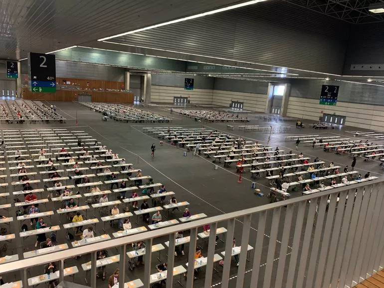 Lan Eskaintza Publiko baterako azterketa bat BECen (artxiboko irudia)
