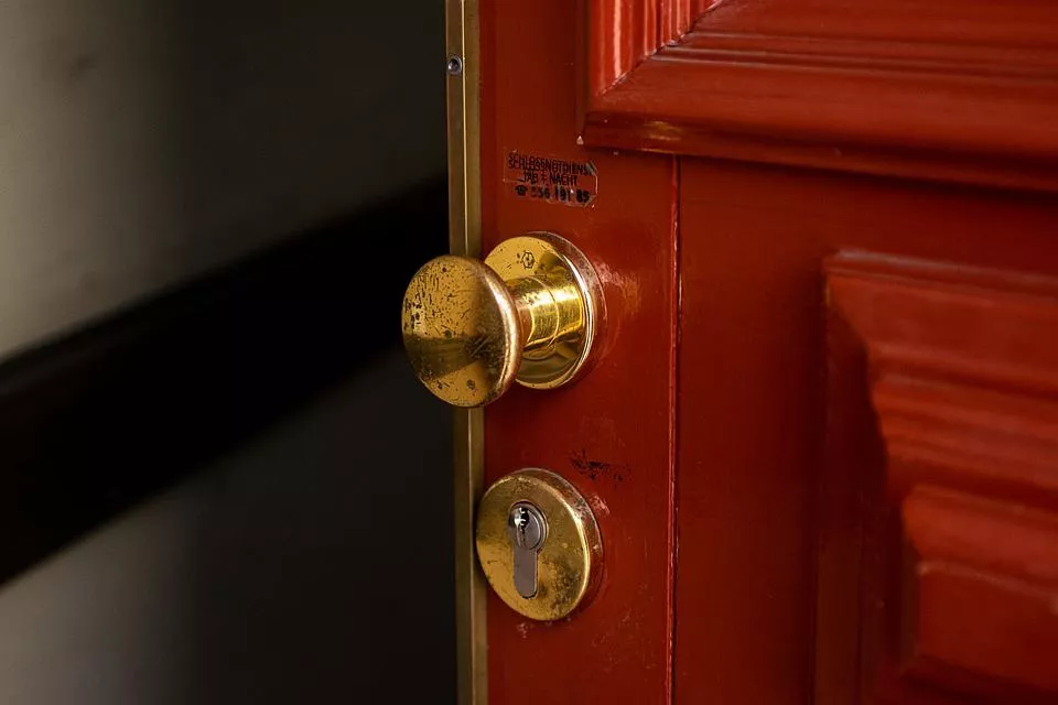 Cerradura de una puerta.