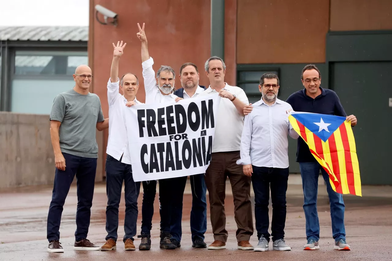 Algunos de los líderes del procés, a la salida de prisión. EFE