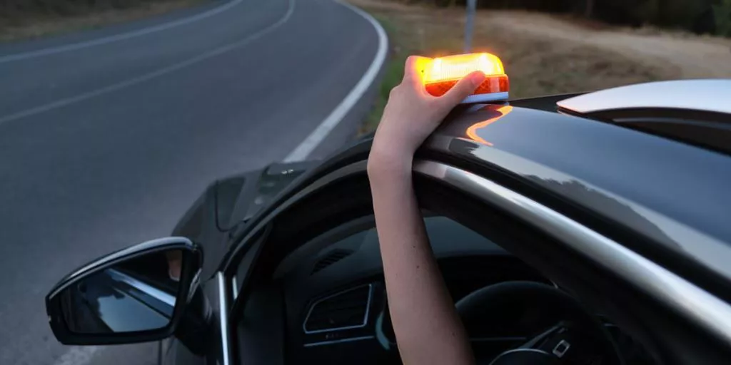 V16 LUZ TRIANGULOS DGT.JPG