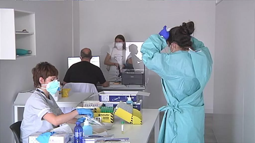 Personal sanitario trabajando.