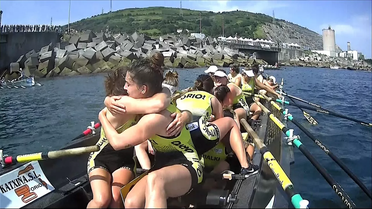 Orioko emakumeak Zierbenako bandera ospatzen.