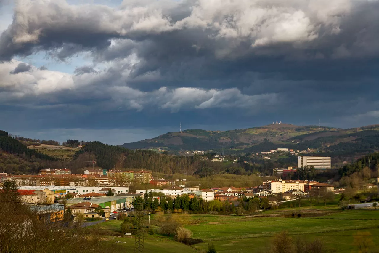 Usansolo, visto desde Bedia. Foto de archivo: Imanol Aragón