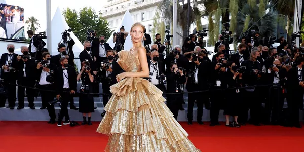 Leonie Hanne en  el Festival de Cannes 2021. Foto: EFE
