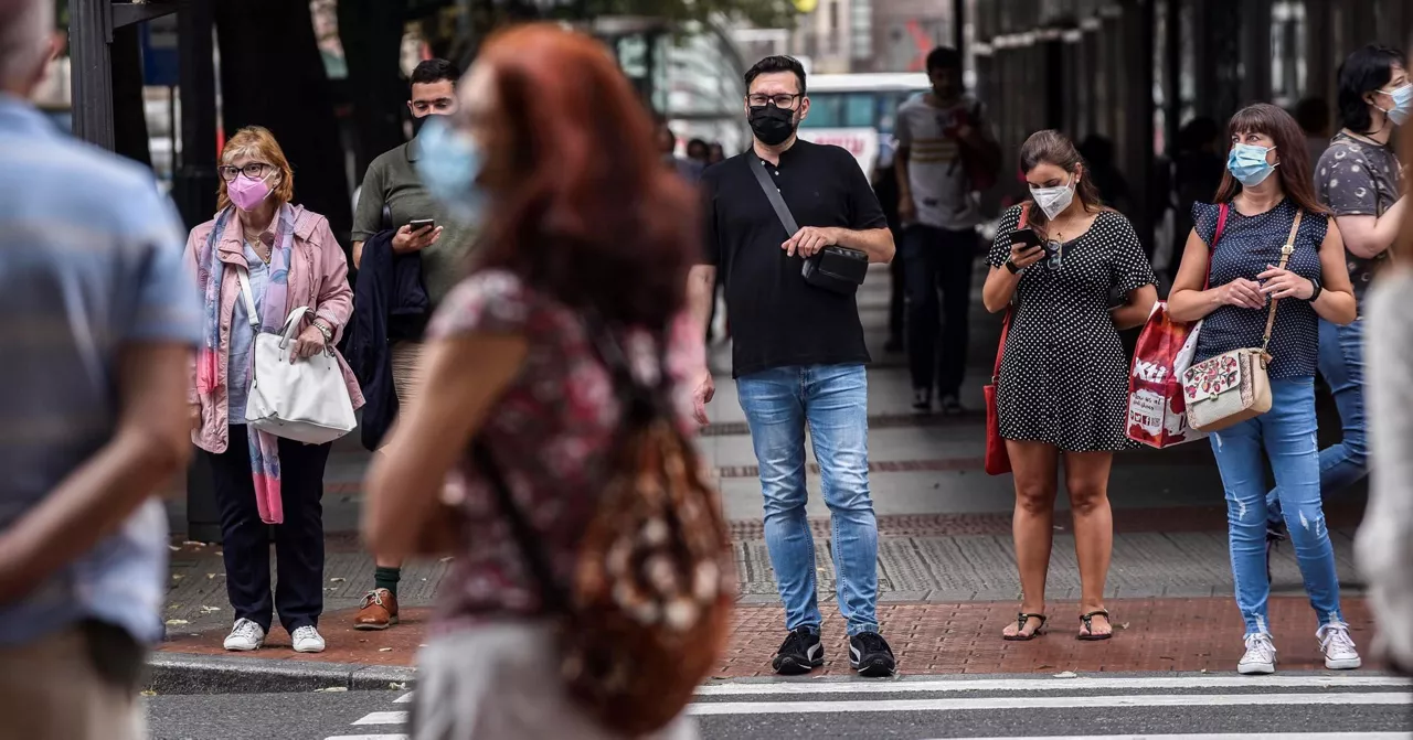 Gente en la calle. Foto: Efe