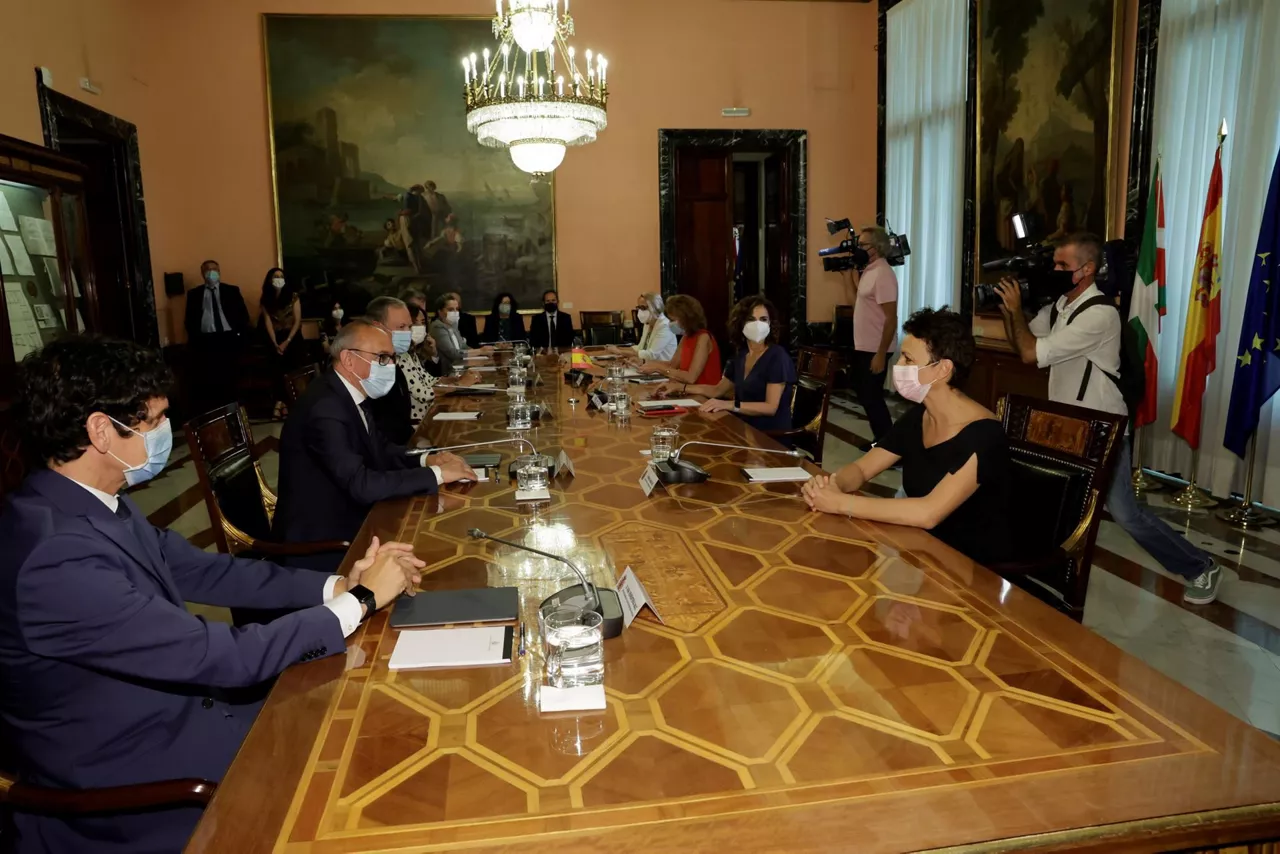 Última reunión de la Comisión Mixta del Concierto Económico. Foto de archivo: EFE