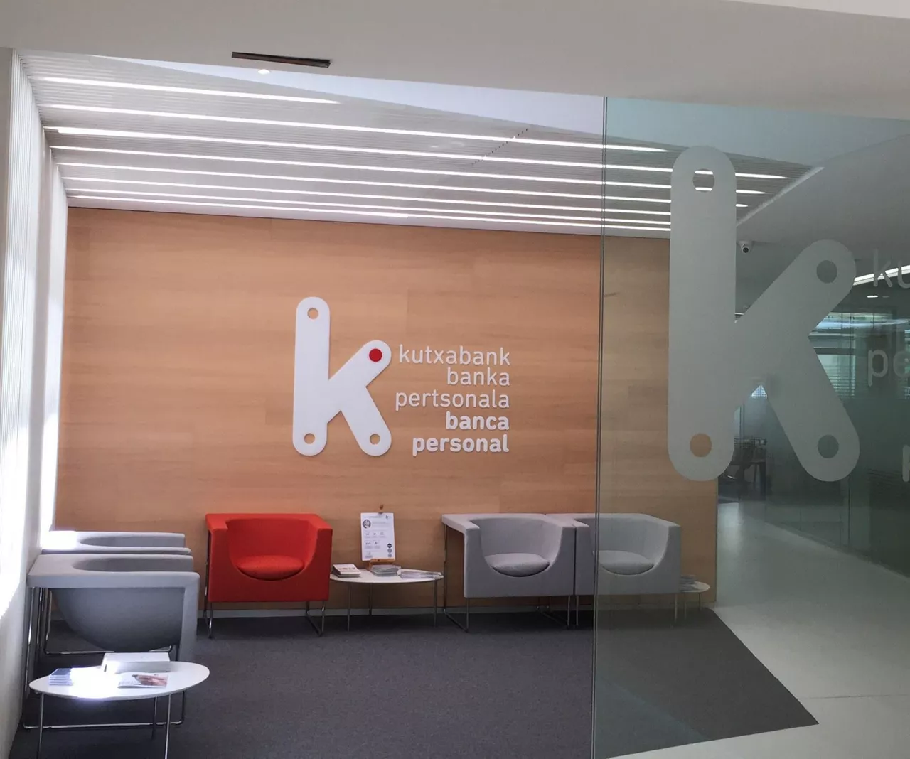 Kutxabank inicia nuevo horario de servicio de caja para sus clientes mayores