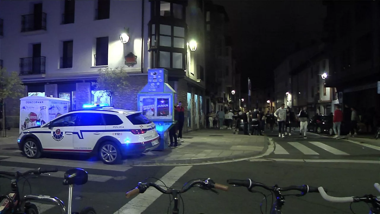 Ertzaintza Gasteizko kale batean. EITB Mediaren bideo bateko irudia