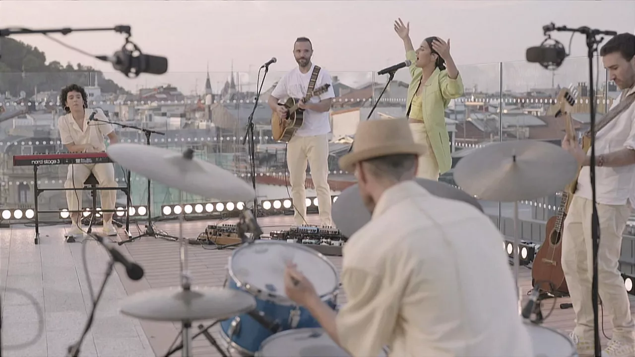 Besteak beste, Izaro arituko da Saguesen. Argazkia: EITB MEDIA.