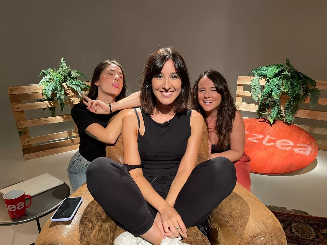 Lore Nekane Billelabeitia, Ainhoa Vitoria eta Olatz Salvador