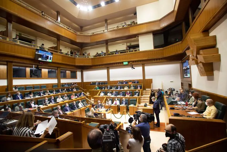 Debate sobre la Política General de 2021 en el Parlamento Vasco.