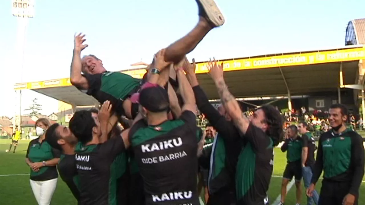 José Luis Korta celebrando el ascenso