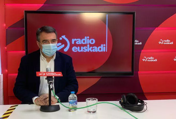 Esteban, Radio Euskadiko estudioetan.