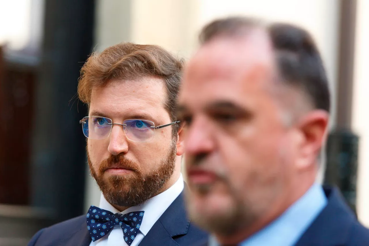 El parlamentario de la coalición PP+Cs Luis Gordillo, junto a Iturgaiz, en imagen de archivo. Efe
