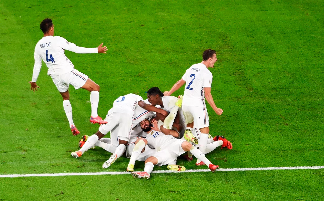 Jugadores de la selección francesa celebrando el tercer gol.