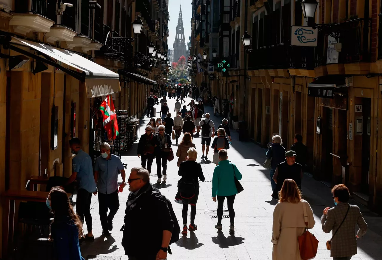 Una calle de la Parte Vieja de San Sebastián. EFE
