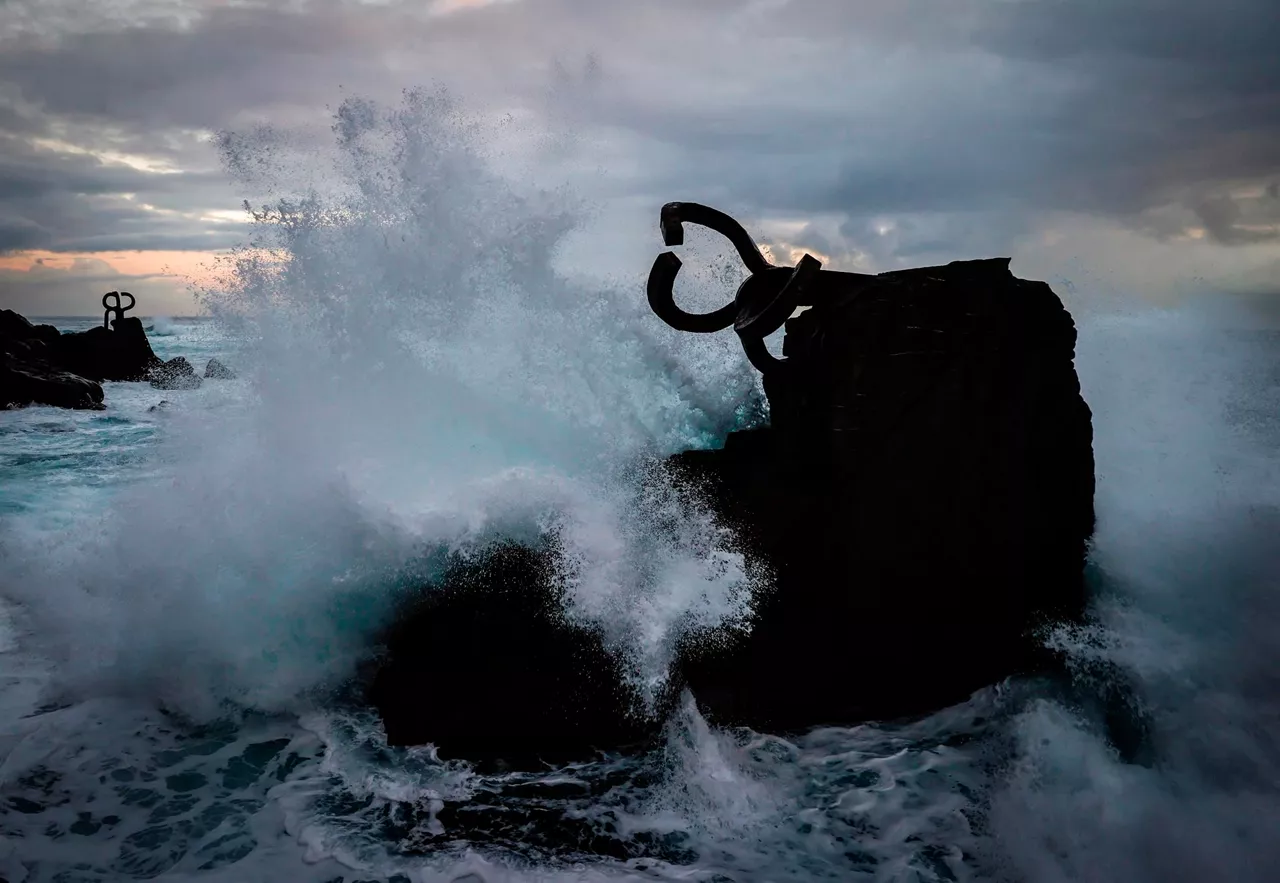 El Peine de los vientos en Donostia-San Sebastián. Foto: EFE