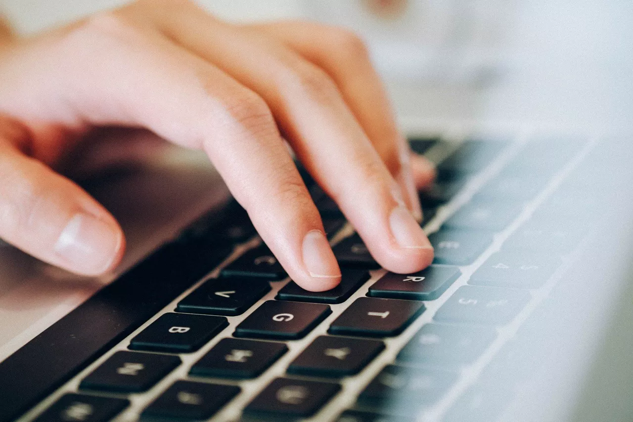 oredenagailua portatila ordenador portatil escribir idatzi escritura pixabay cc0 lizentzia egile aitortzarik behar ez duen irudia