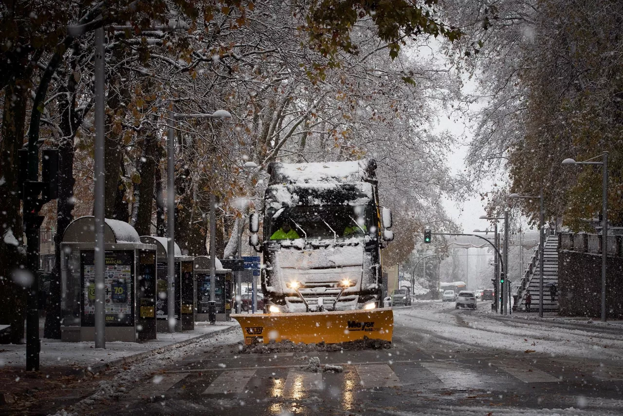 pamplona-nieve-elurra-trineo-quitanieves-cuesta-labrit-efe
