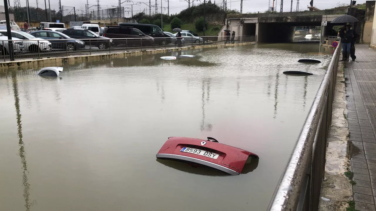 Carretera inundada en Zorrozaurre.