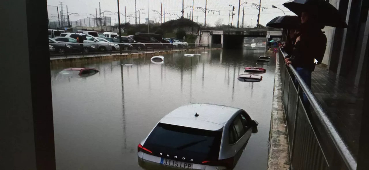 Carretera inundada en Zorrozaurre.